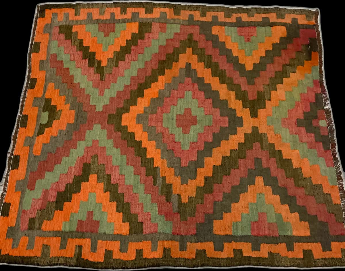 Persian rug of Khorasan style in dimensions 133 centimeters length by 130 centimeters width with mainly orange and red colors — Perspective