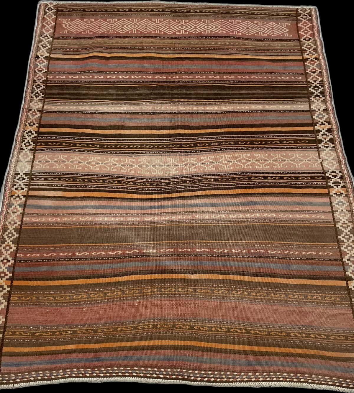 Persian rug of Sumak style in dimensions 180 centimeters length by 145 centimeters width with mainly orange colors — Perspective