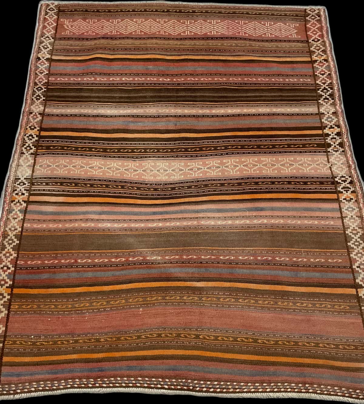 Persian rug of Sumak style in dimensions 180 centimeters length by 145 centimeters width with mainly orange colors — Perspective