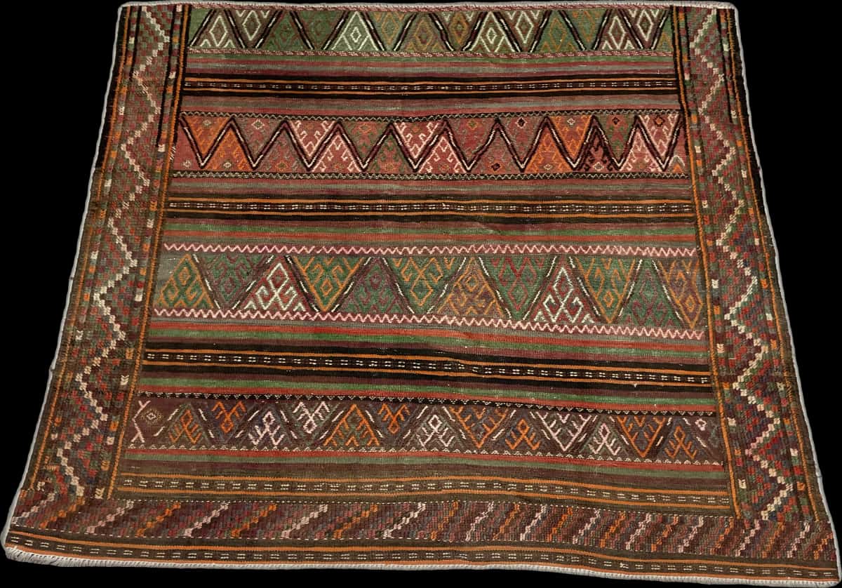 Persian rug of Sumak style in dimensions 155 centimeters length by 135 centimeters width with mainly green and brown colors — Perspective