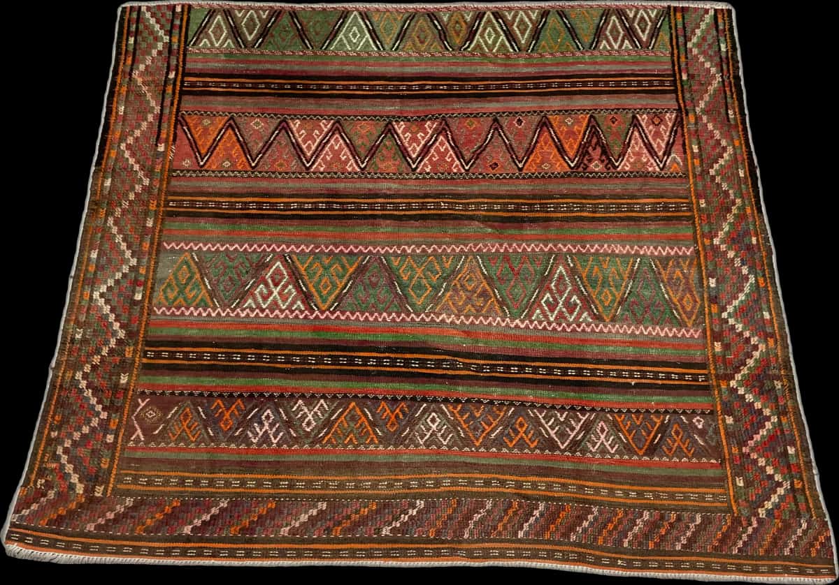Persian rug of Sumak style in dimensions 155 centimeters length by 135 centimeters width with mainly green and brown colors — Perspective