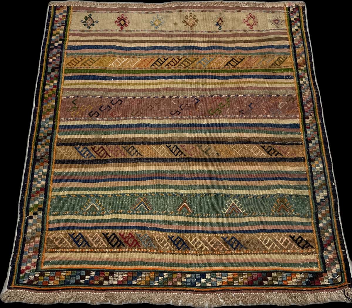 Persian rug of Sumak style in dimensions 128 centimeters length by 120 centimeters width with mainly green and yellow colors — Perspective