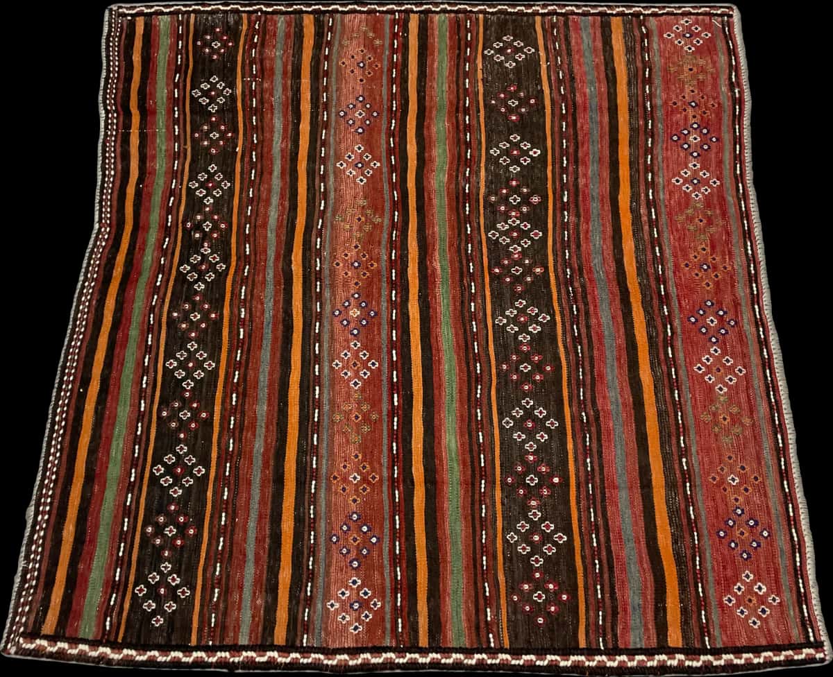 Persian rug of Sumak style in dimensions 125 centimeters length by 120 centimeters width with mainly red and black colors — Perspective
