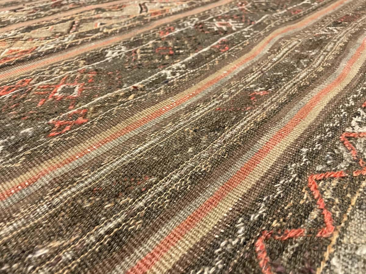 Persian Sumak Kilim rug, 155x240 cm, mainly brown — Texture close-up