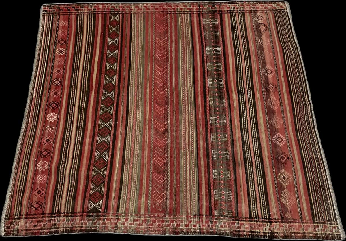 Persian rug of Sumak style in dimensions 165 centimeters length by 154 centimeters width with mainly red colors — Perspective