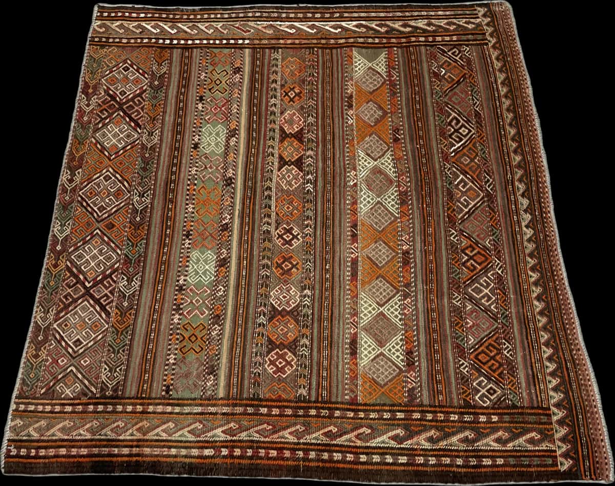 alfombra persa de estilo sumak en dimensiones 154 centímetros de largo por 148 centímetros de ancho con colores principalmente verde y naranja — Perspectiva