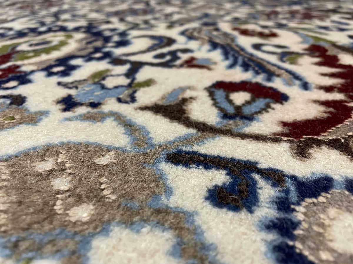 Persian rug of Nain style in dimensions 200 centimeters length by 192 centimeters width with mainly beige and blue colors — Texture close-up