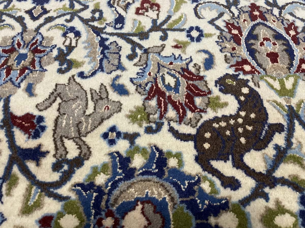 Persian rug of Nain style in dimensions 200 centimeters length by 192 centimeters width with mainly beige and blue colors — Texture close-up