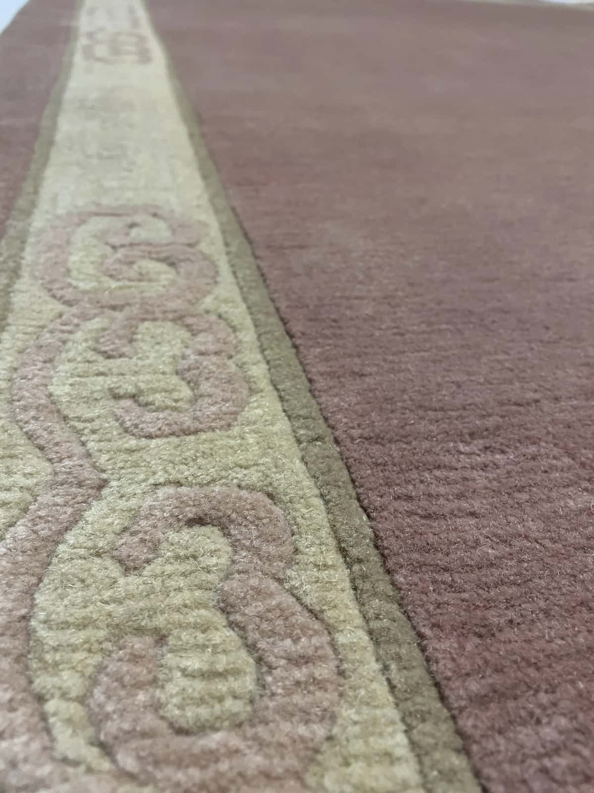 Nepali rug of Tibetan style in dimensions 255 centimeters length by 202 centimeters width with mainly pink colors — Texture close-up