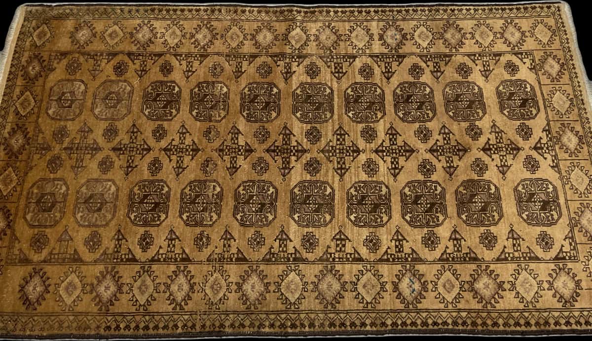 alfombra persa de estilo baluch en dimensiones 204 centímetros de largo por 117 centímetros de ancho con colores principalmente marrón — Perspectiva