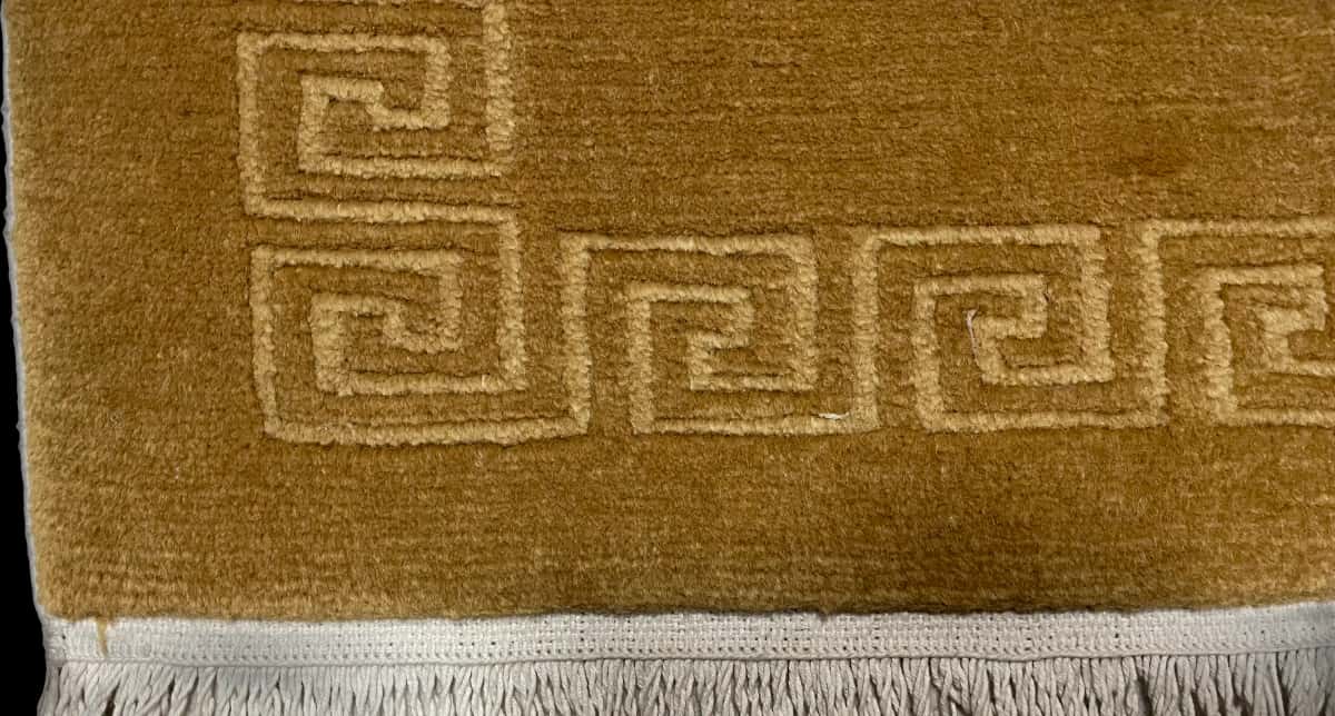 Nepali rug of Tibetan style in dimensions 166 centimeters length by 94 centimeters width with mainly yellow colors — Corner & edge