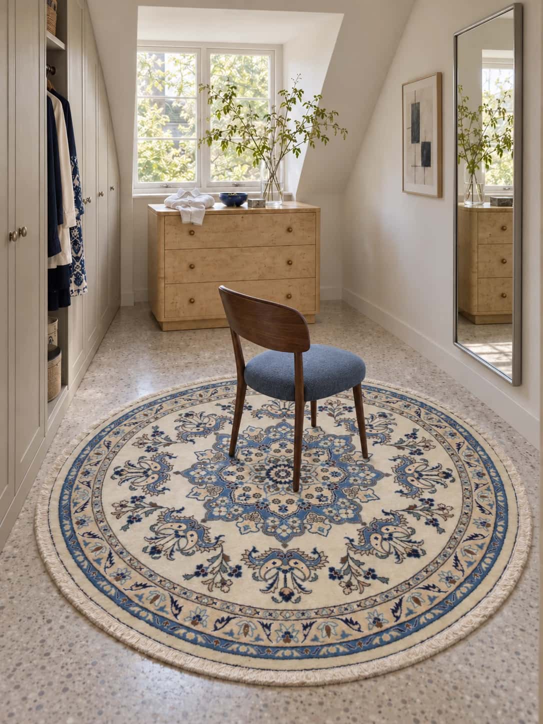 Persian Nain round rug, diameter 200 cm, mainly cream and blue — In a room