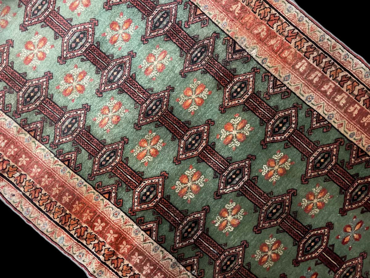 Persian rug of Turkoman style in dimensions 179 centimeters length by 94 centimeters width with mainly green and red colors — Perspective