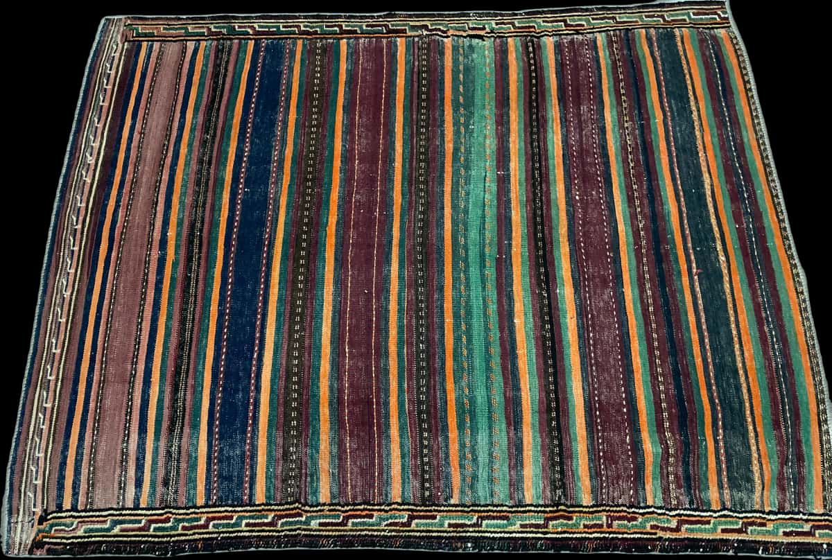 Persian rug of Sumak style in dimensions 152 centimeters length by 135 centimeters width with mainly purple and orange colors — Perspective