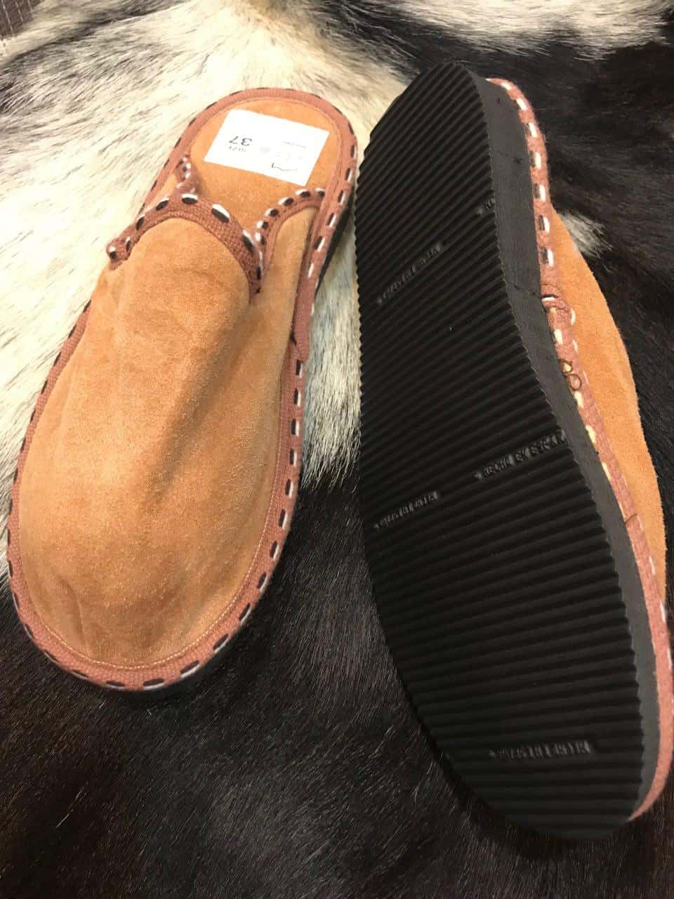 zapatos con colores principalmente marrón — Suela