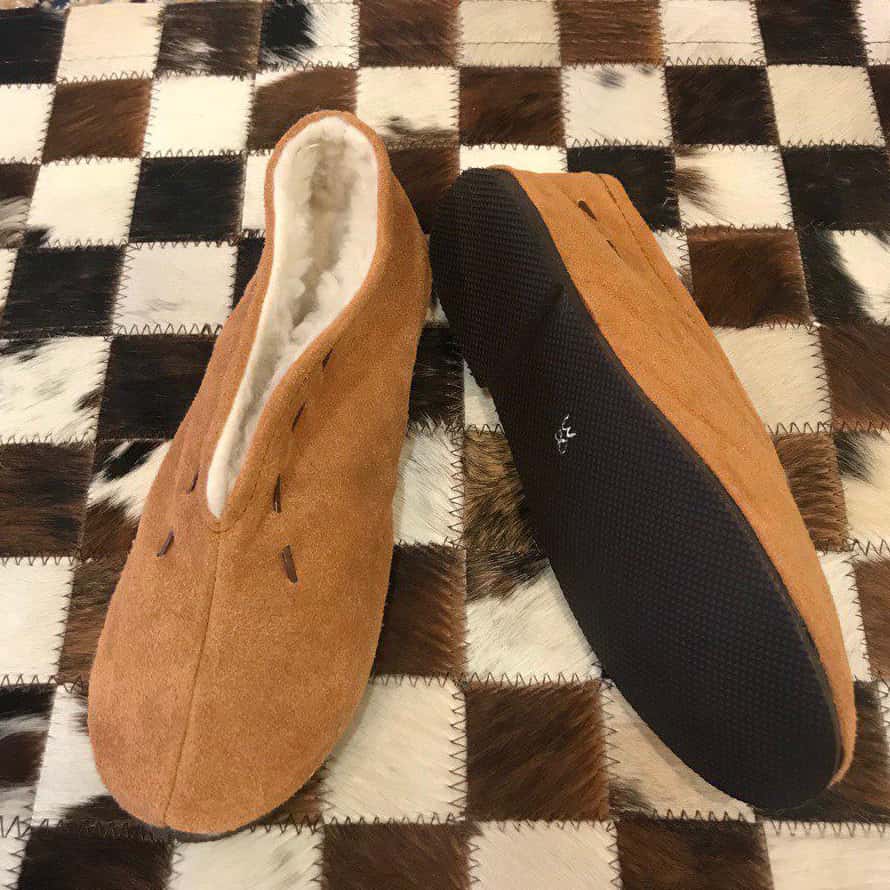 Schuhe mit überwiegend braun Farben — Seitenansicht