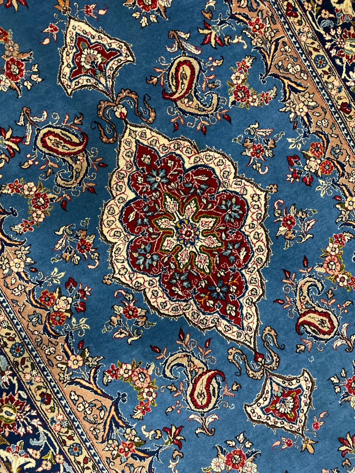 Perserteppich, orientalisch, 140x220 cm, überwiegend in Blau — Nahaufnahme der Textur