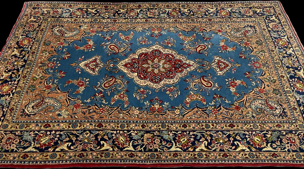 Perserteppich, orientalisch, 140x220 cm, überwiegend in Blau — Perspektive