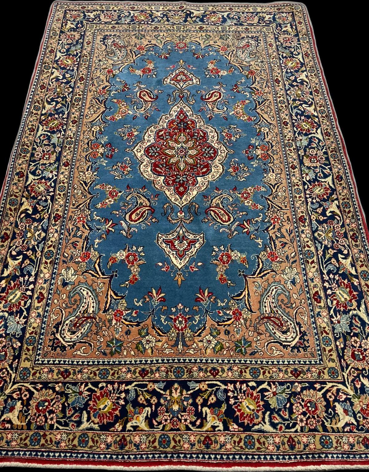 Perserteppich, orientalisch, 140x220 cm, überwiegend in Blau — Perspektive