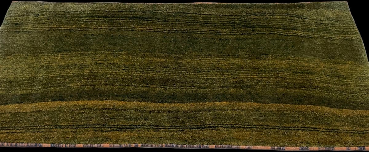 Perserteppich Gabbeh, schlicht, 75x165 cm, überwiegend in Grün — Perspektive