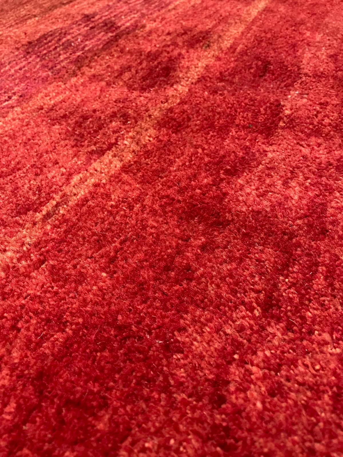 Perserteppich Gabbeh, schlicht, 85x156 cm, überwiegend in Rot — Nahaufnahme der Textur