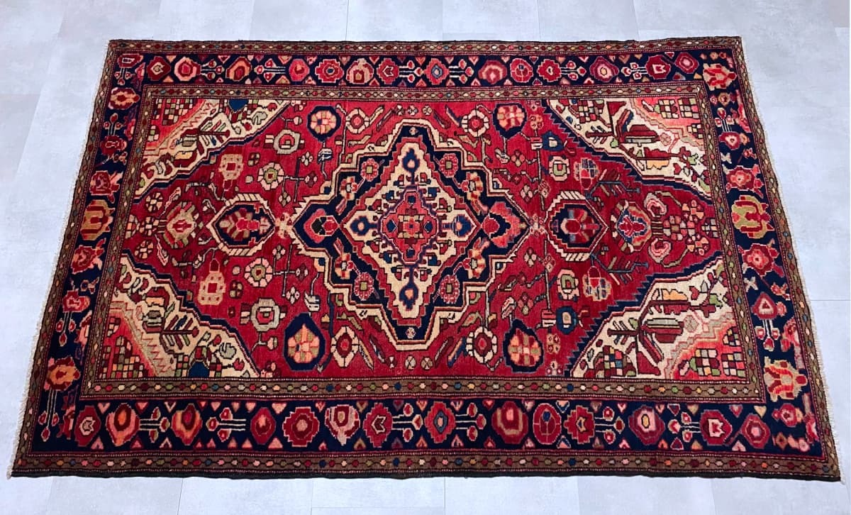 Perserteppich, orientalisch, 126x193 cm, überwiegend in Rot — Perspektive