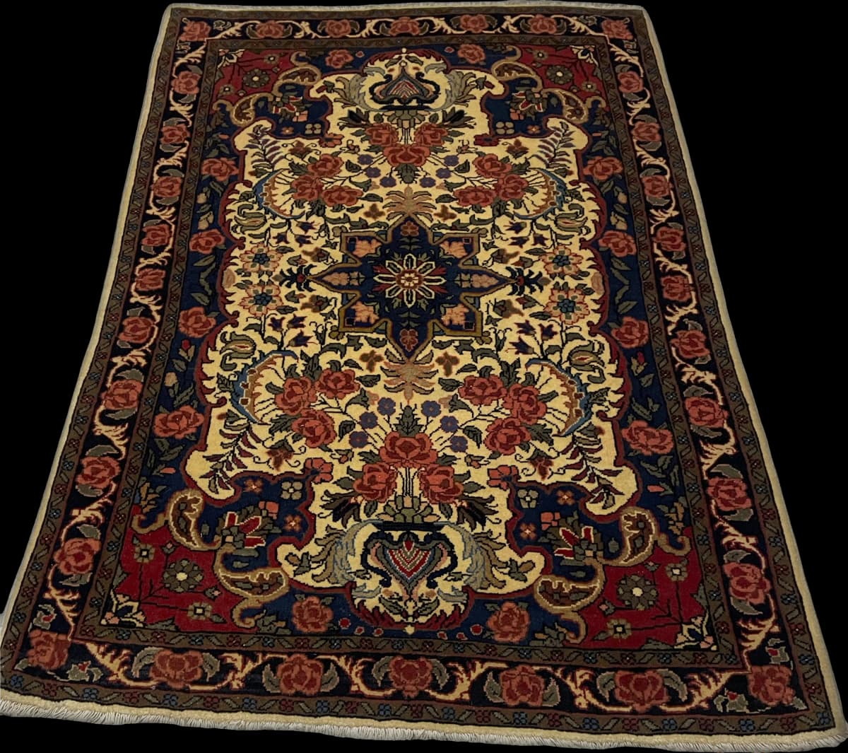 Perserteppich, orientalisch, 96x141 cm, überwiegend in Gelb — Perspektive
