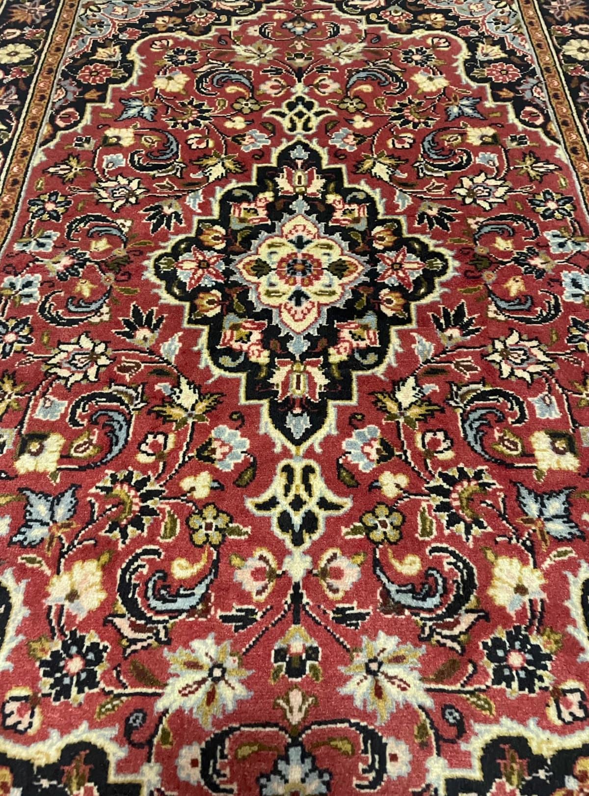 Perserteppich Ardakan, orientalisch, 105x146 cm, überwiegend in Rot — Perspektive