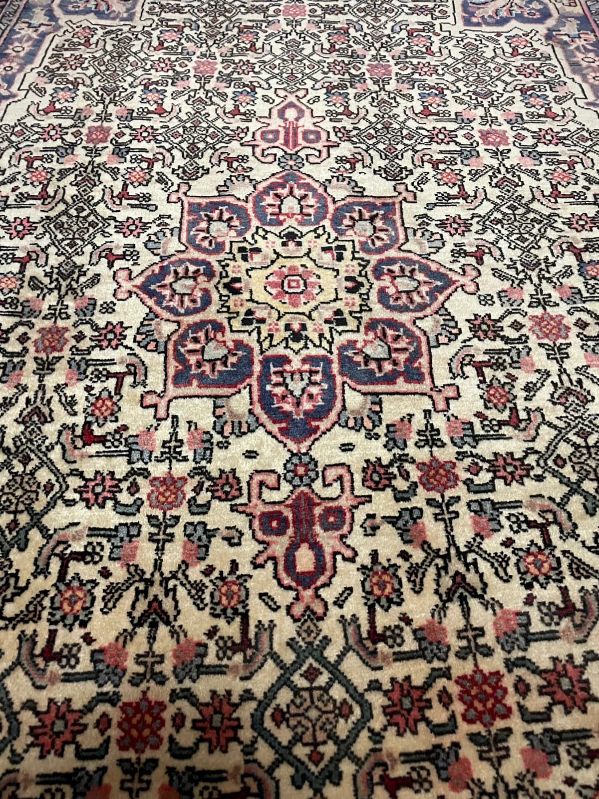 Perserteppich Zanjan, orientalisch, 108x153 cm, überwiegend in Beige — Perspektive