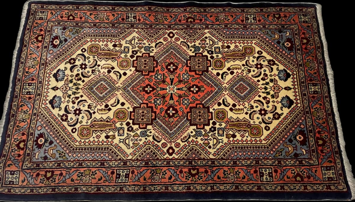 Perserteppich Hamadan, orientalisch, 98x148 cm, überwiegend in Beige und Orange — Perspektive