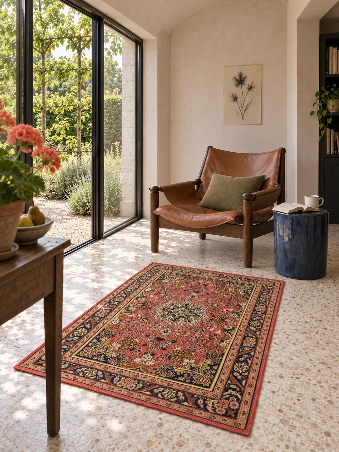 Perserteppich Hamadan, orientalisch, 100x150 cm, überwiegend in Rosa und Rot — Im Raum