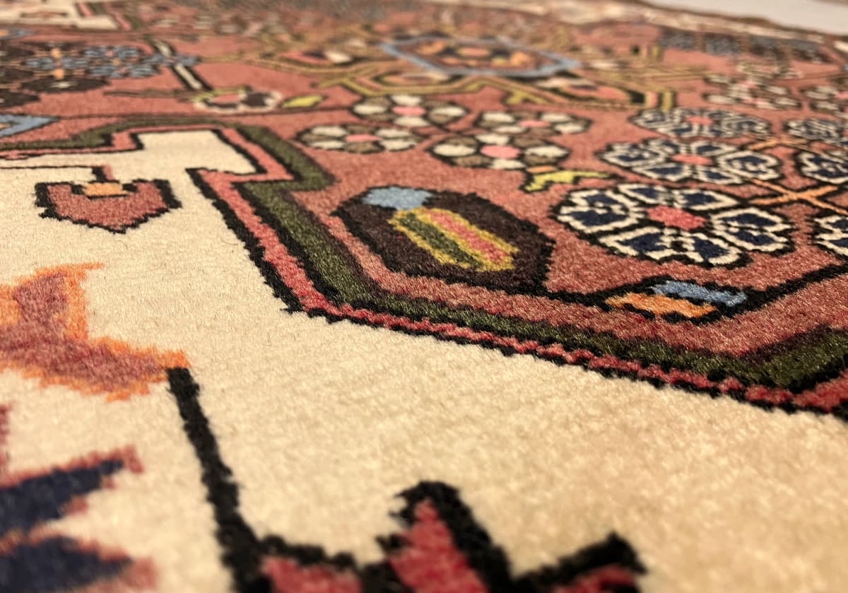 Perserteppich Hamadan, orientalisch, 100x157 cm, überwiegend in Braun — Nahaufnahme der Textur