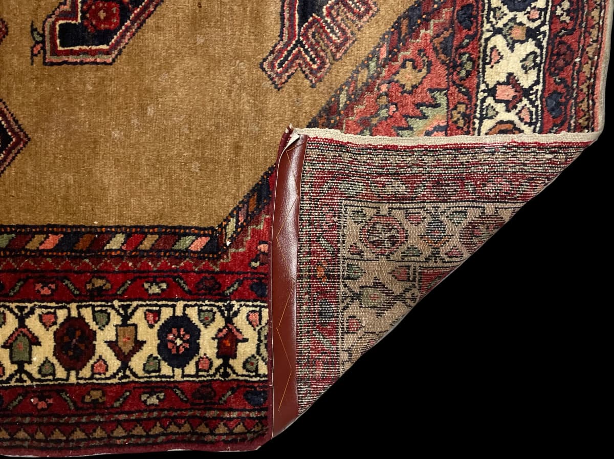 Tapis persan Hamadan, oriental, 135x224 cm, principalement marron et rouge — Plié