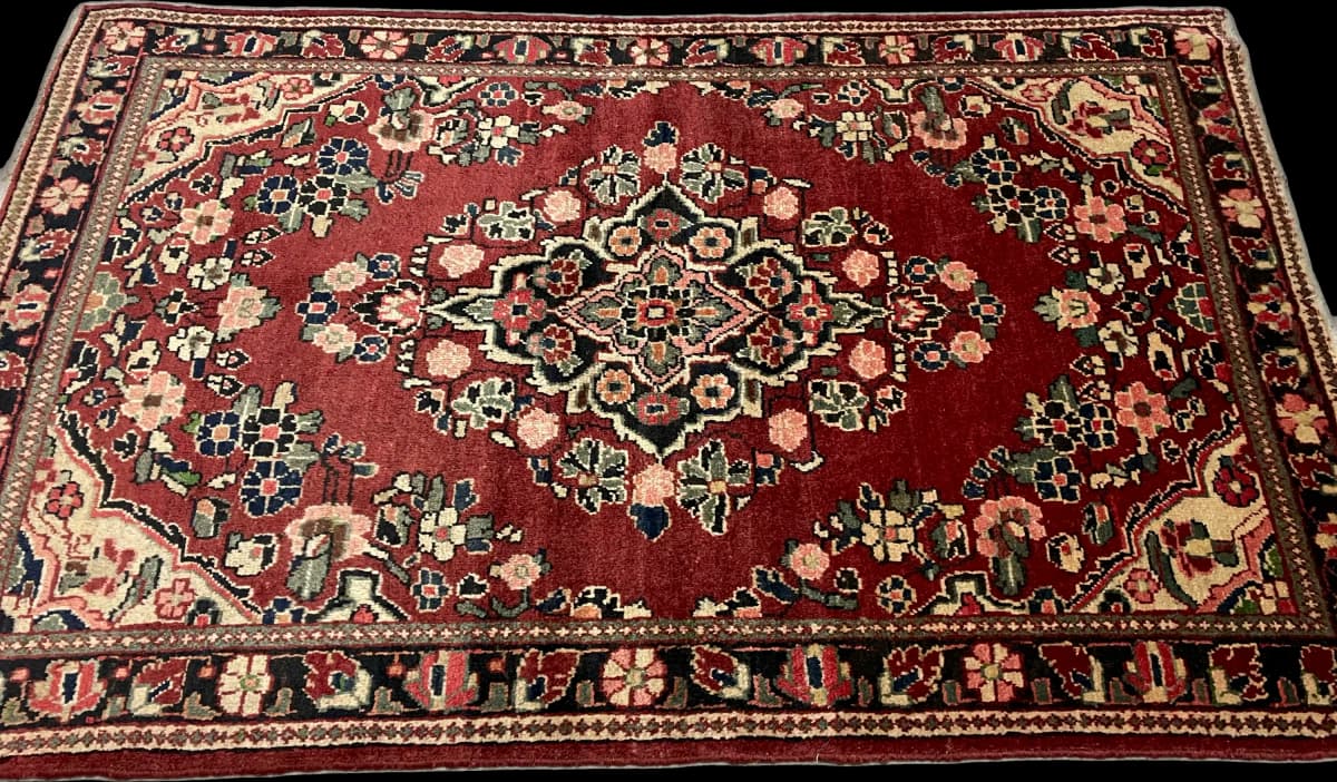 Perserteppich Arak, orientalisch, 126x204 cm, überwiegend in Rot — Perspektive