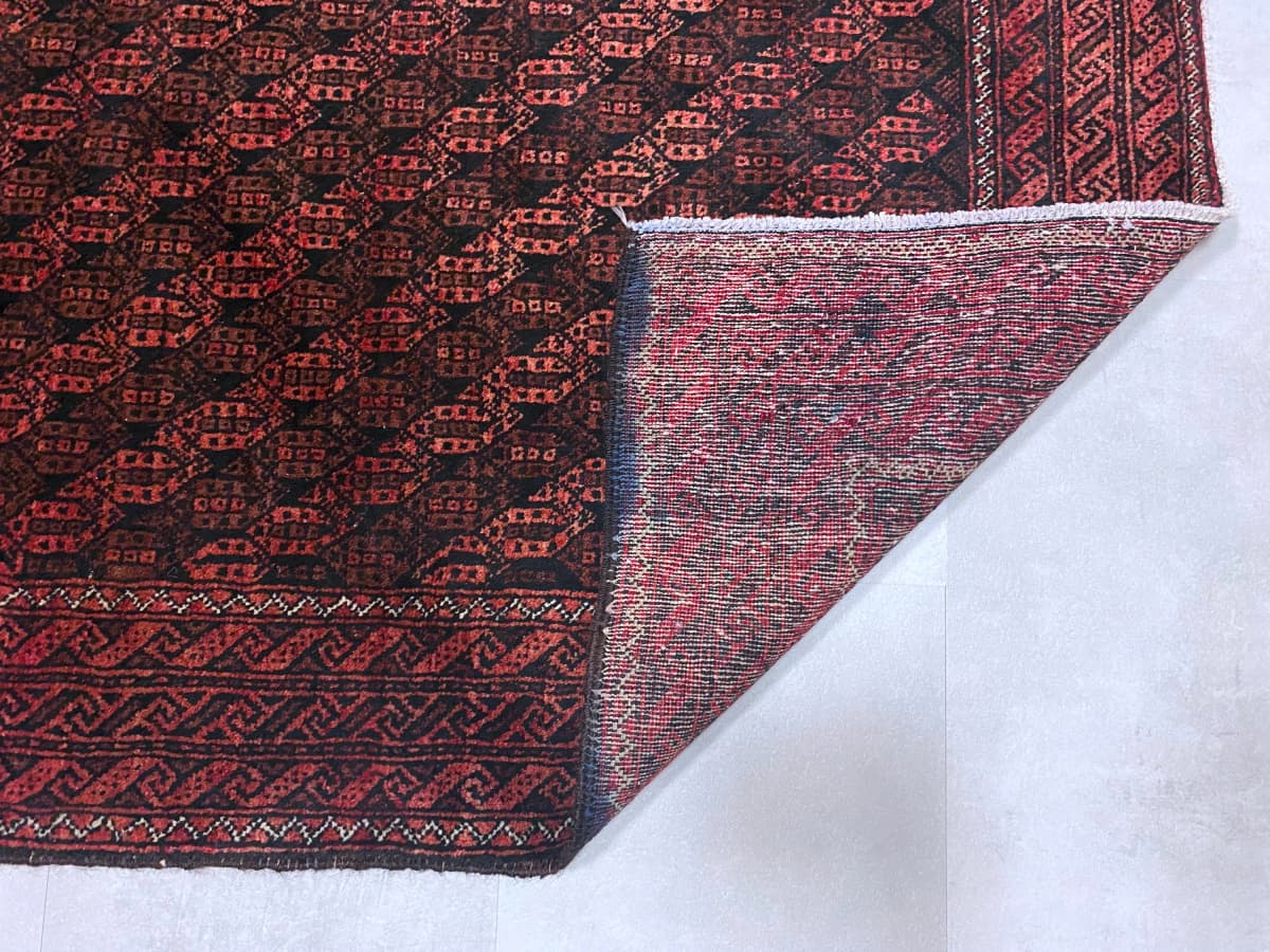 Perserteppich, orientalisch, 97x186 cm, überwiegend in Rot und Braun — Gefaltet