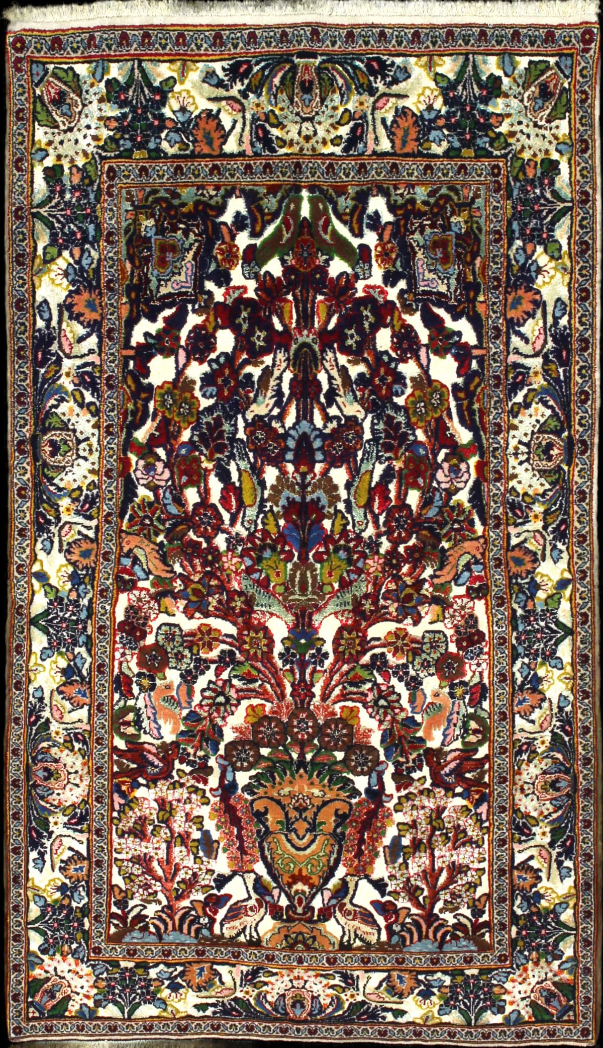 alfombra persa de estilo Kashmar en dimensiones 180 centímetros de largo por 103 centímetros de ancho con colores principalmente colorido