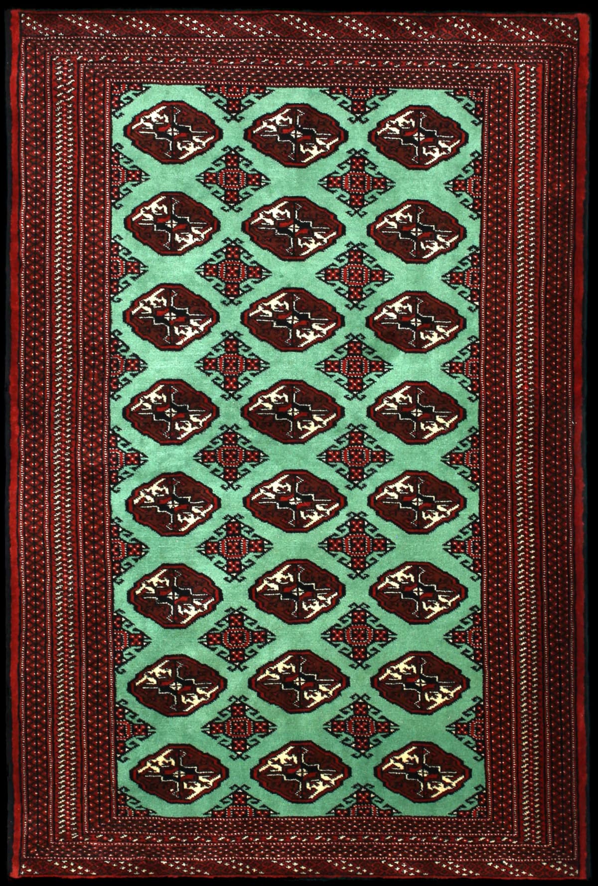 alfombra persa de estilo turcomana en dimensiones 198 centímetros de largo por 132 centímetros de ancho con colores principalmente verde