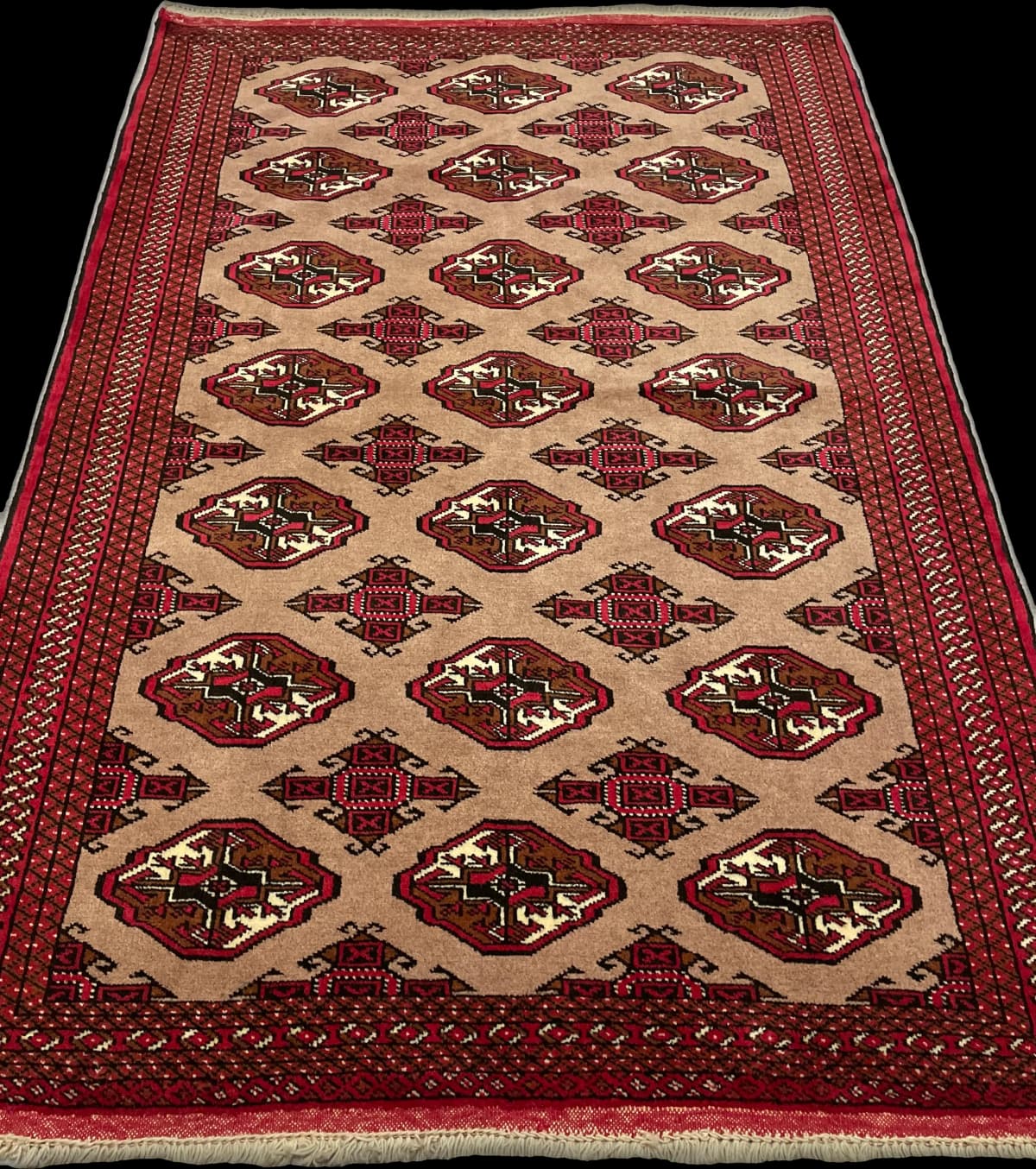 Perserteppich Turkmene, orientalisch, 130x190 cm, überwiegend in Rot und Braun — Perspektive