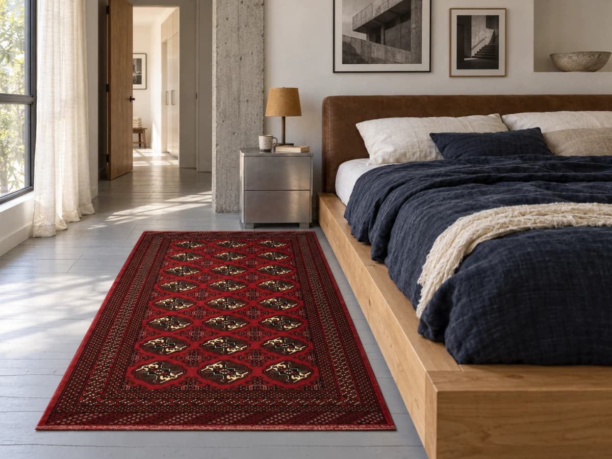 Perserteppich Turkmene, orientalisch, 135x196 cm, überwiegend in Rot — Im Raum