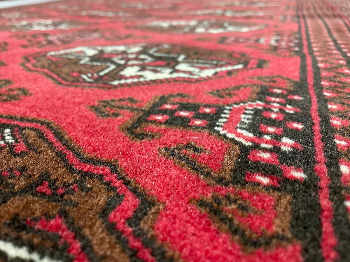 Perserteppich Turkmene, orientalisch, 135x196 cm, überwiegend in Rot — Perspektive