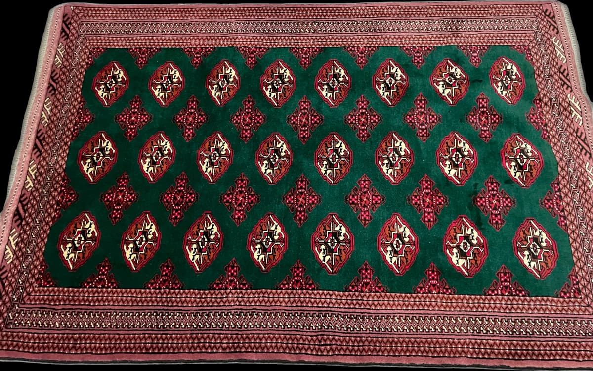 Perserteppich Turkmene, orientalisch, 132x196 cm, überwiegend in Grün — Perspektive