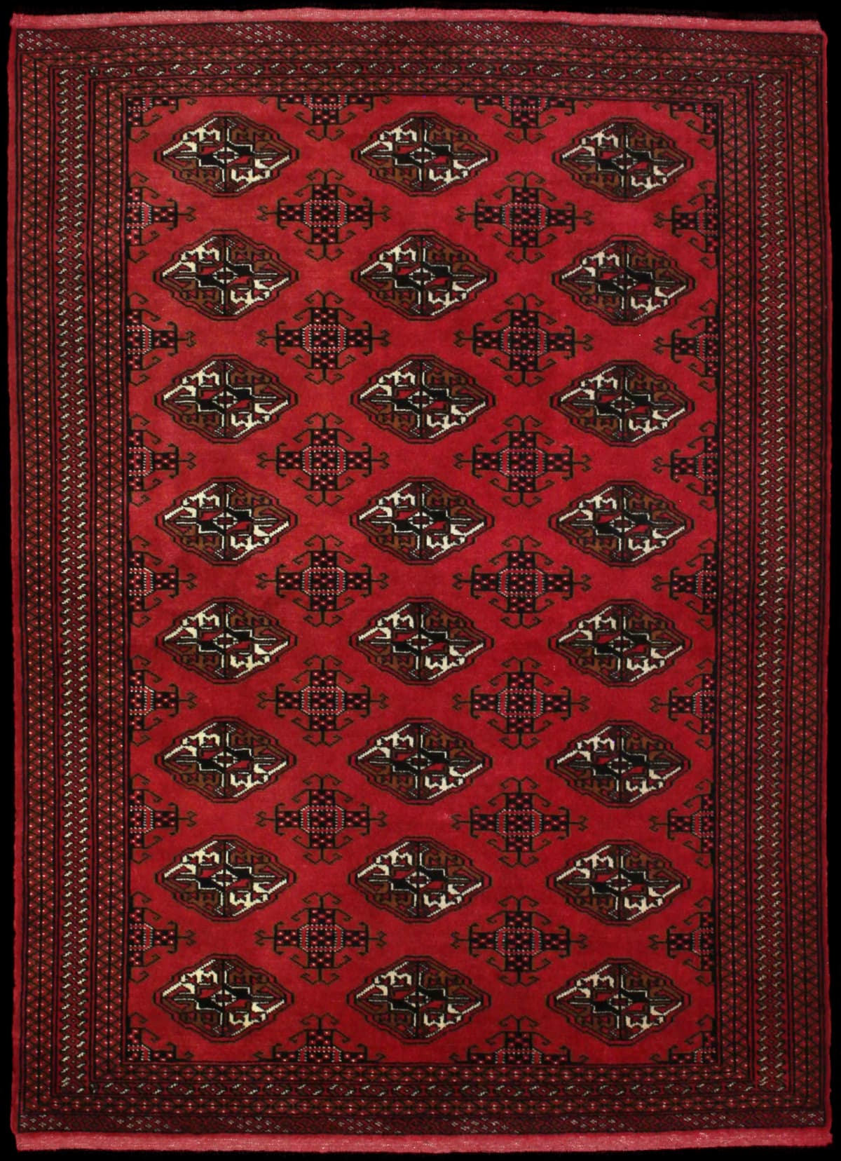 Persian rug of Turkoman style in dimensions 193 centimeters length by 136 centimeters width with mainly red colors