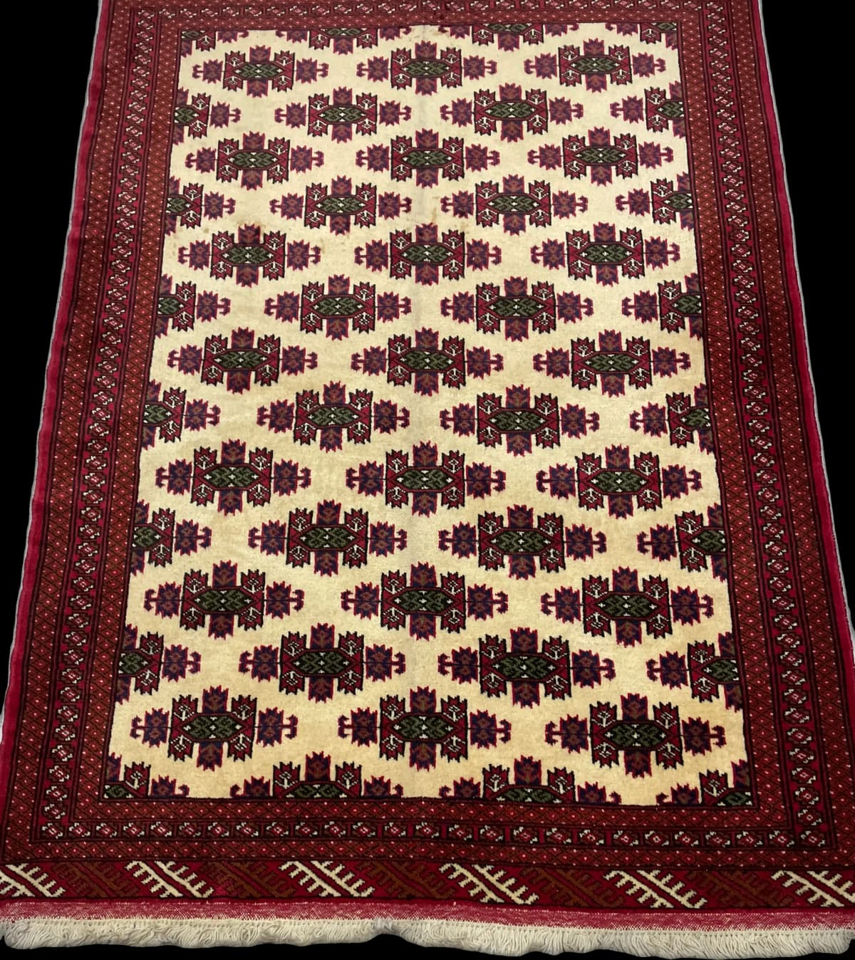 Perserteppich Turkmene, orientalisch, 132x185 cm, überwiegend in Rot und Beige — Perspektive