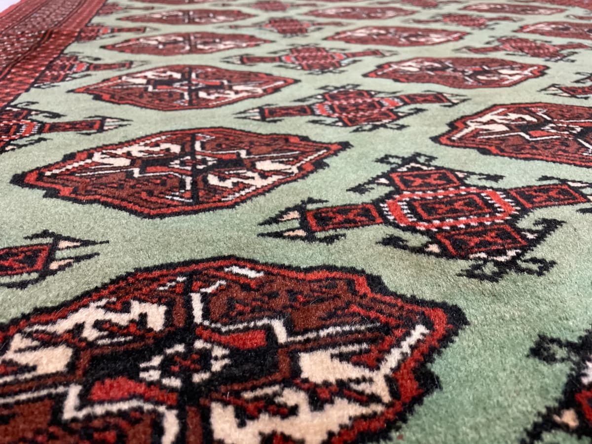 Perserteppich Turkmene, orientalisch, 130x188 cm, überwiegend in Grün — Nahaufnahme der Textur