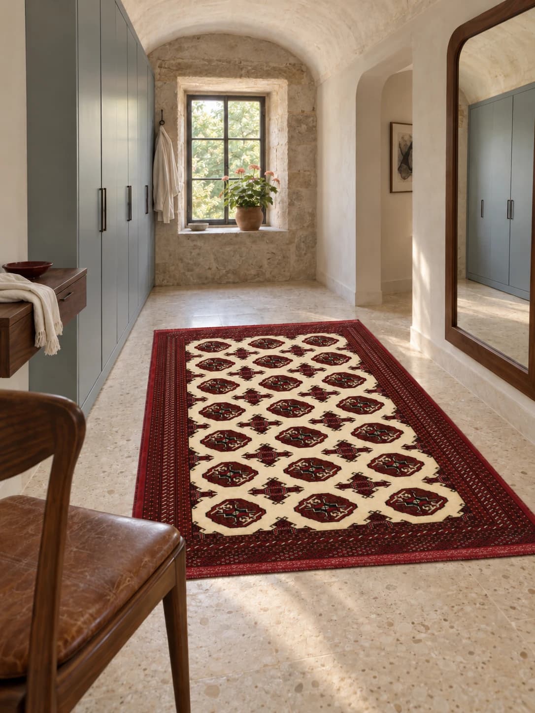 Perserteppich Turkmene, geometrisch, 136x196 cm, überwiegend in Beige und Rot — Im Raum