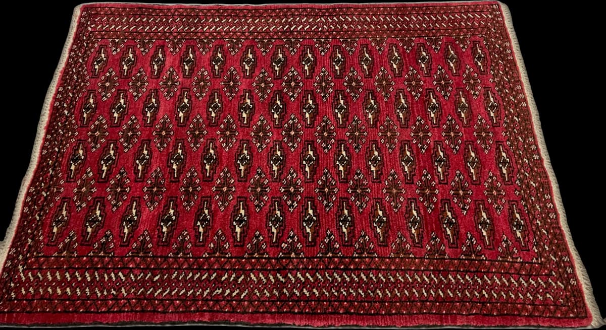 Perserteppich Turkmene, orientalisch, 83x110 cm, überwiegend in Rot — Perspektive