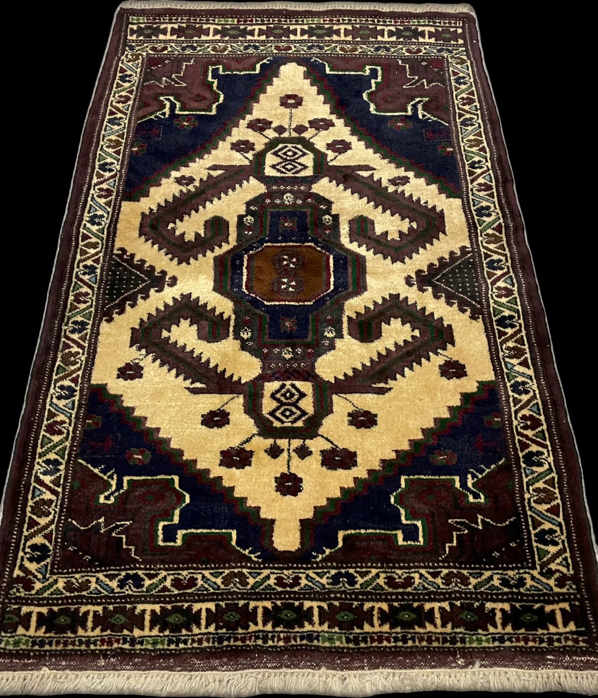 Perserteppich Turkmene, orientalisch, 78x132 cm, überwiegend in Gelb und Schwarz — Perspektive