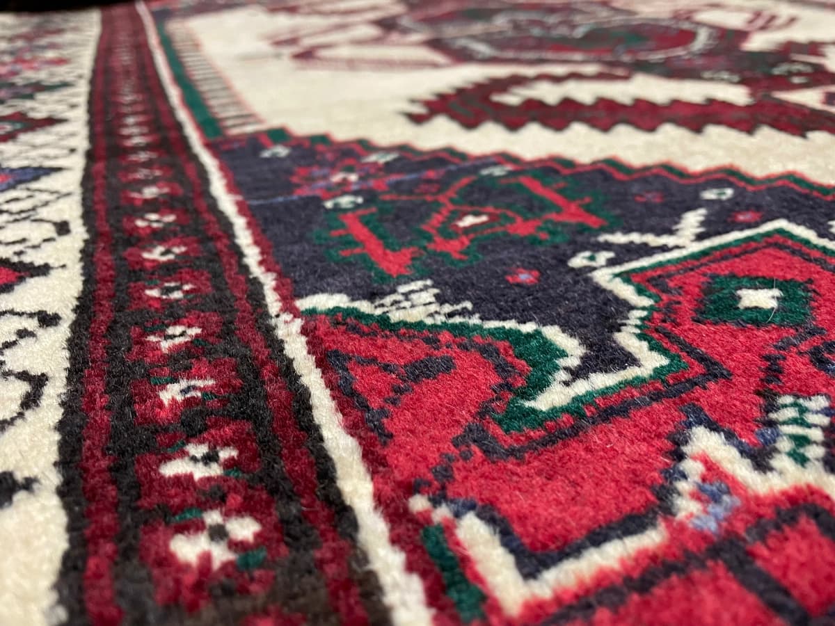 Perserteppich Turkmene, orientalisch, 90x113 cm, überwiegend in Gelb und Schwarz — Nahaufnahme der Textur