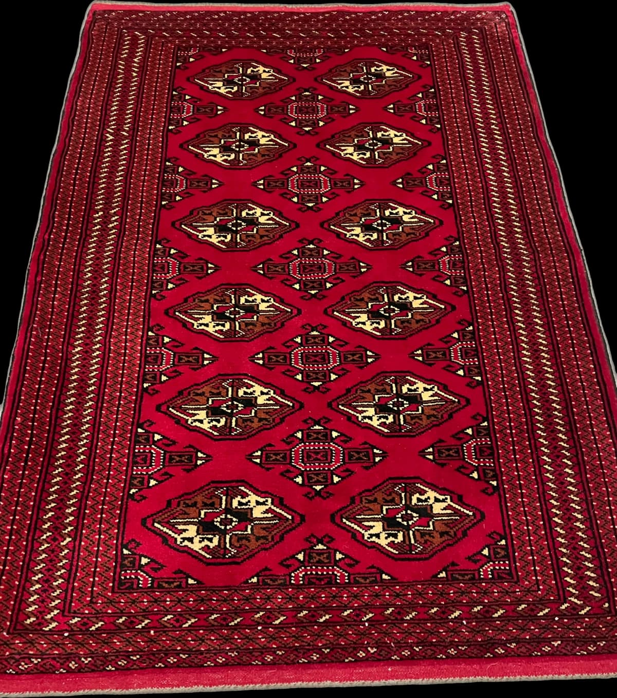 Perserteppich Turkmene, orientalisch, 103x150 cm, überwiegend in Rot — Perspektive