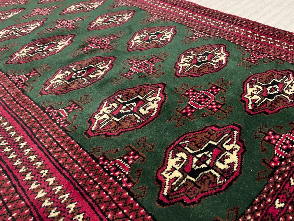 Perserteppich Turkmene, orientalisch, 97x145 cm, überwiegend in Grün — Perspektive
